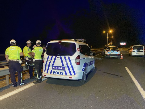 Foto - TEM Otoyolu’nda yayaya otomobil çarptı