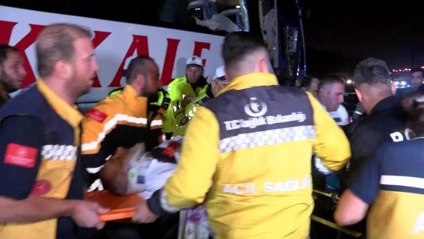 Foto - TEM Otoyolunda yolcu otobüsünün de karıştığı zincirleme kaza!