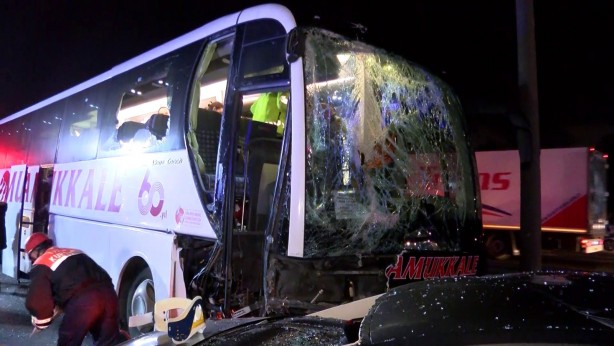 Foto - TEM Otoyolunda yolcu otobüsünün de karıştığı zincirleme kaza!