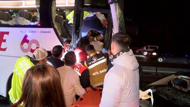 Foto - TEM Otoyolunda yolcu otobüsünün de karıştığı zincirleme kaza!