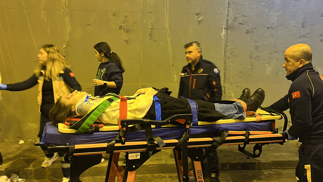 Foto - TEM Otoyolu’nda zincirleme kaza! Bölgeye çok sayıda sağlık ekibi sevk edildi