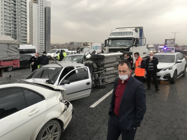 Foto - TEM'de 12 araç birbirine girdi! Yaralılar var