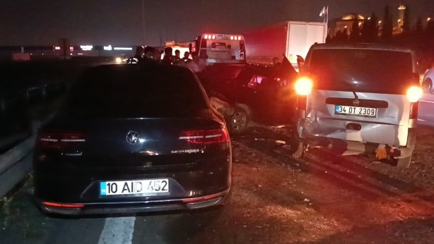 Foto - TEM’de 3 aracın karıştığı zincirleme kaza