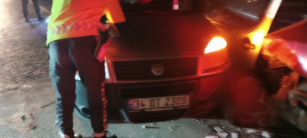 Foto - TEM’de 3 aracın karıştığı zincirleme kaza