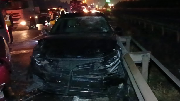 Foto - TEM’de 3 aracın karıştığı zincirleme kaza