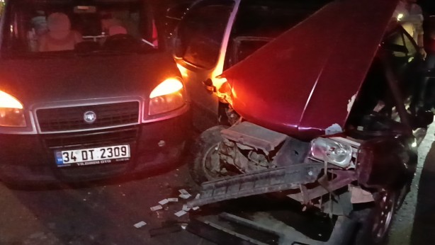 Foto - TEM’de 3 aracın karıştığı zincirleme kaza