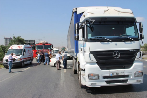 Foto - TEM'de akılalmaz kaza!