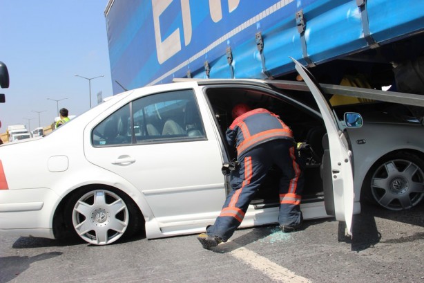 Foto - TEM'de akılalmaz kaza!