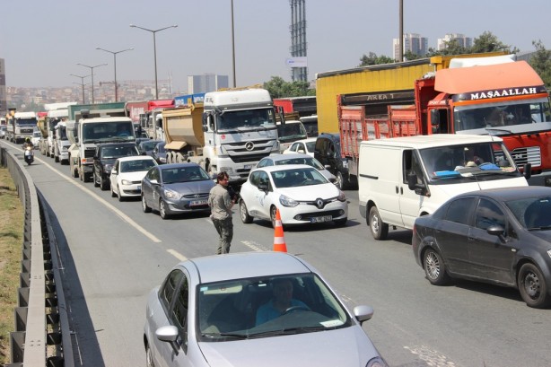 Foto - TEM'de akılalmaz kaza!
