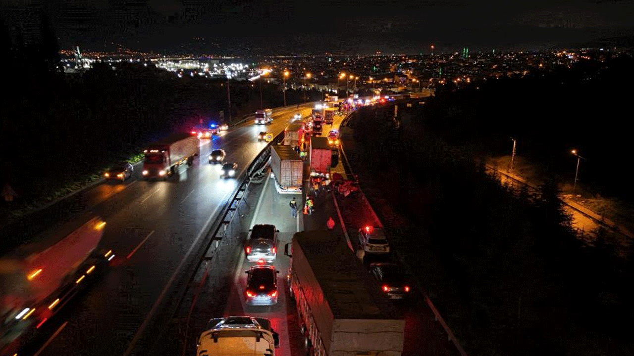 Foto - TEM'de feci kaza: Ölüler var