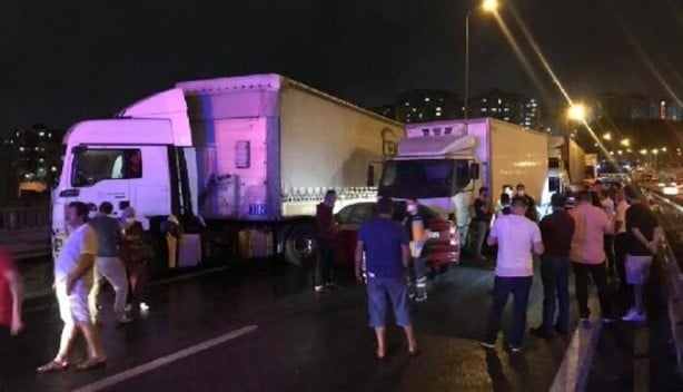 Foto - TEM'de korkunç kaza! 28 araç birbirine girdi, yol trafiğe kapandı