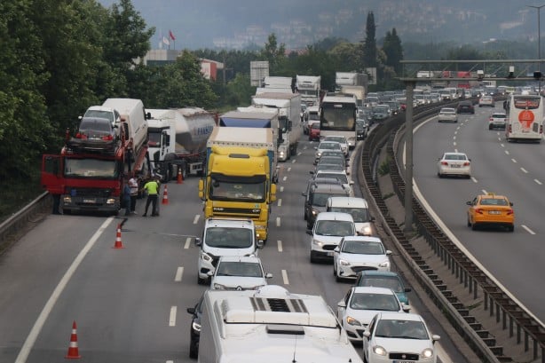 Foto - TEM'de ortalık savaş alanına döndü! 13 araç birbirine girdi