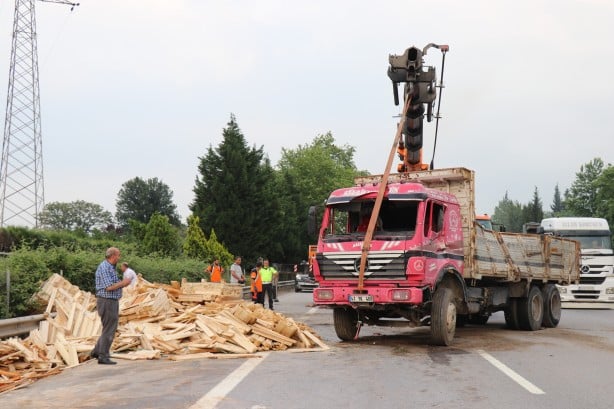 Foto - TEM'de ortalık savaş alanına döndü! 13 araç birbirine girdi