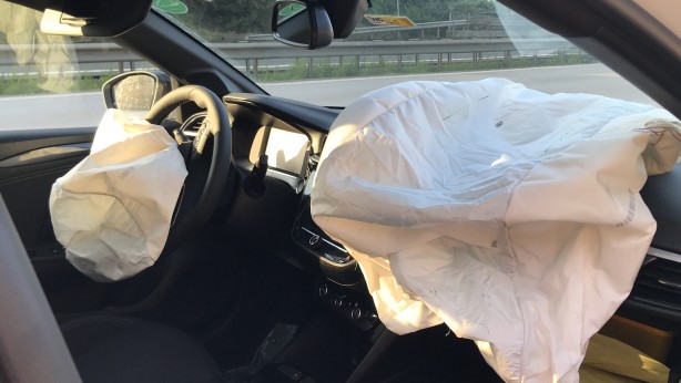 Foto - TEM'de polisten kaçan aracın sebep olduğu kazada 2 kişi yaralandı