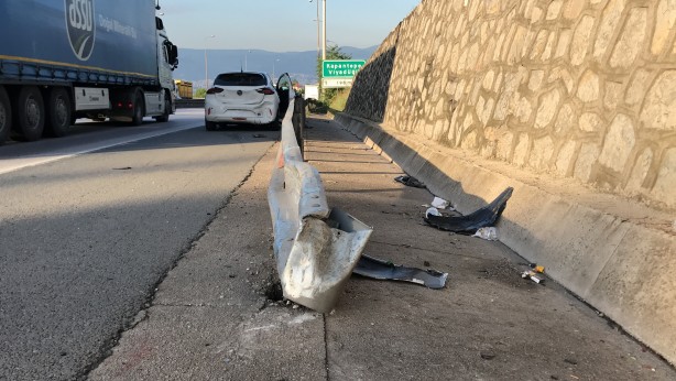 Foto - TEM'de polisten kaçan aracın sebep olduğu kazada 2 kişi yaralandı