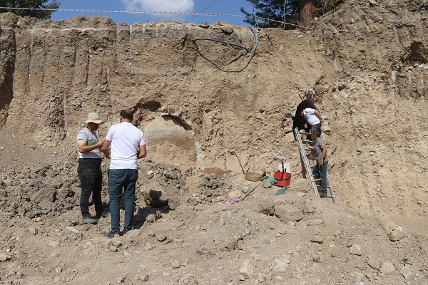 Foto - Temel kazısında bulundu! Bu kemikler tam 2 bin yıllık