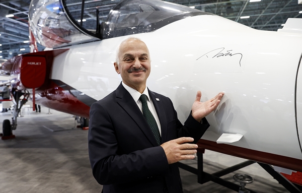 Temel Kotil müjdeleri peş peşe duyurdu! Türkiye'nin "milli çelik kanatları" için geri sayım