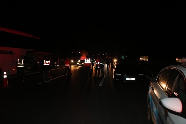 Foto - TEM’in Bolu geçişinde yolcu otobüsü ile tır çarpıştı