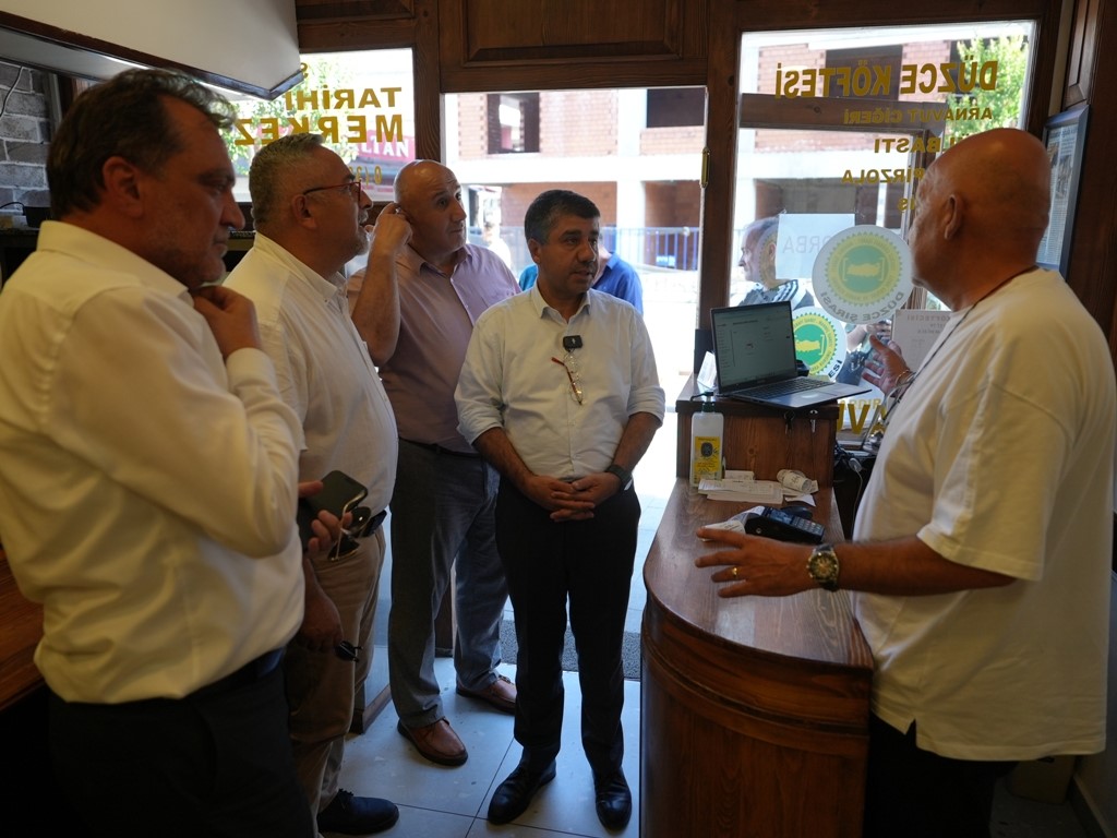 Foto - Temiz bir şehir için sahaya indiler