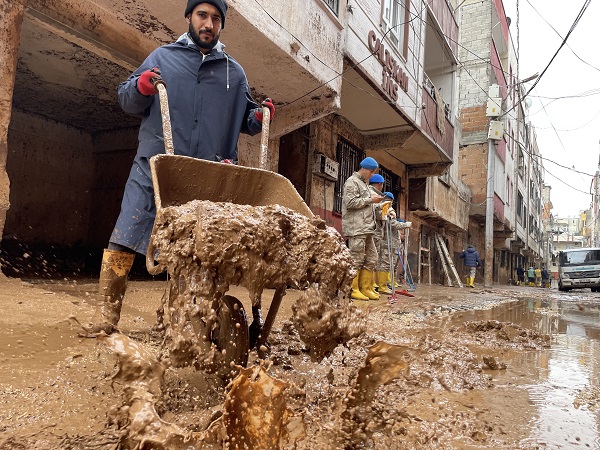 Foto - Temizlik çalışmaları sürüyor! İşte, Şanlıurfa'dan geriye kalanlar