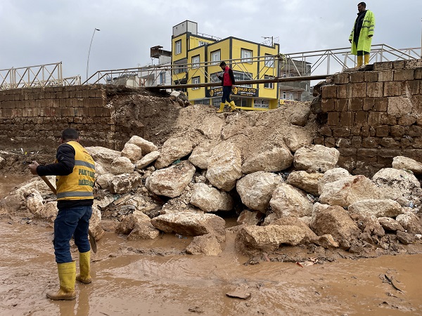Foto - Temizlik çalışmaları sürüyor! İşte, Şanlıurfa'dan geriye kalanlar