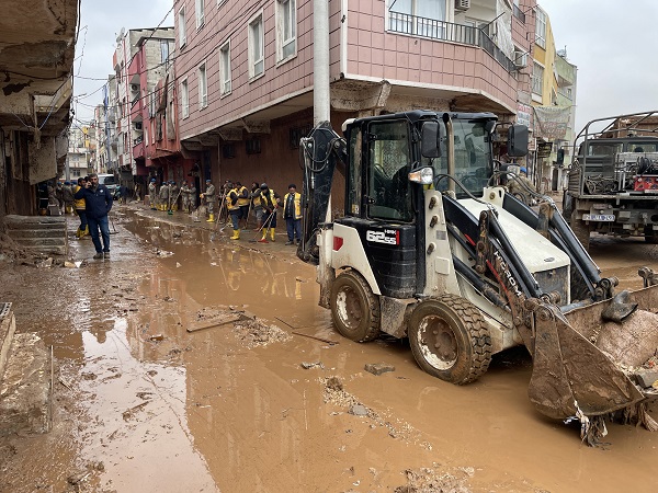 Foto - Temizlik çalışmaları sürüyor! İşte, Şanlıurfa'dan geriye kalanlar