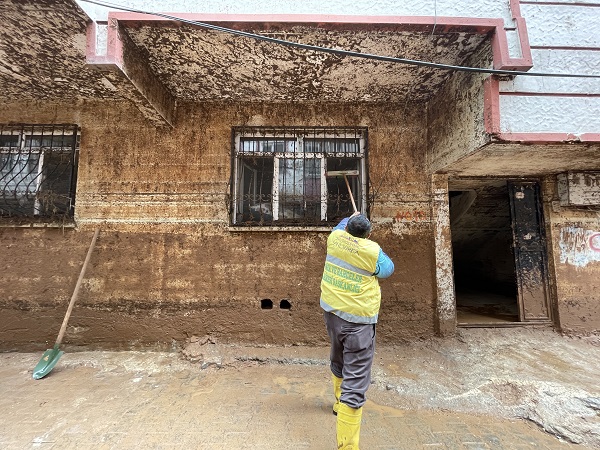 Foto - Temizlik çalışmaları sürüyor! İşte, Şanlıurfa'dan geriye kalanlar