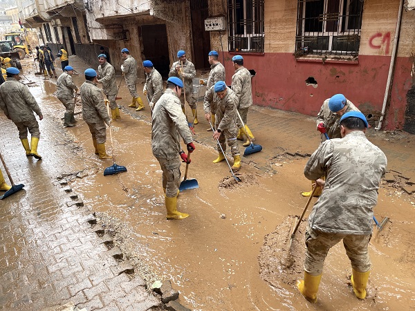 Foto - Temizlik çalışmaları sürüyor! İşte, Şanlıurfa'dan geriye kalanlar