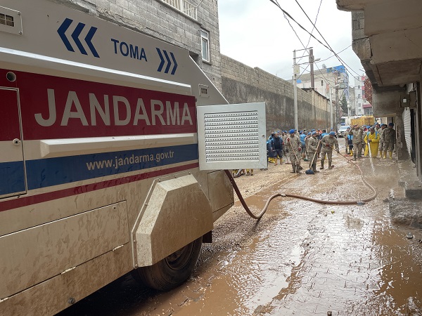 Foto - Temizlik çalışmaları sürüyor! İşte, Şanlıurfa'dan geriye kalanlar