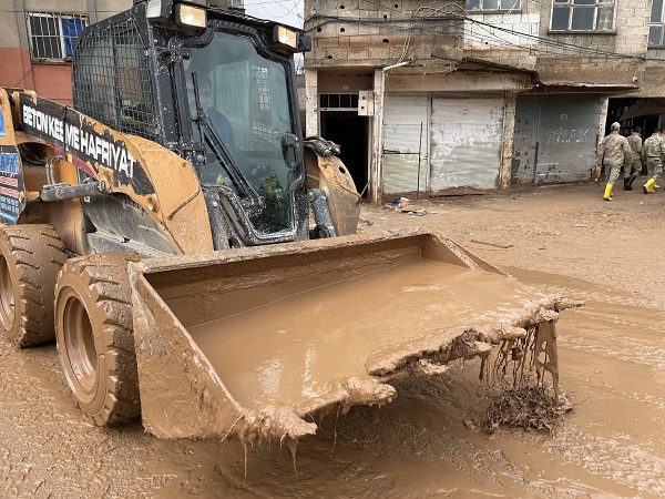 Foto - Temizlik çalışmaları sürüyor! İşte, Şanlıurfa'dan geriye kalanlar