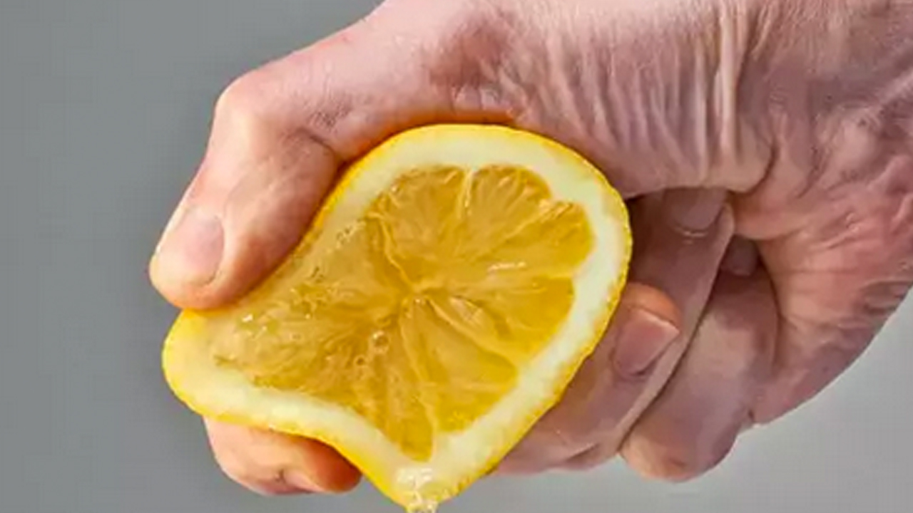 Foto - Temizlik suyuna ekleyince camlar bayrama kadar temiz kalacak! Limon ve sirke ile gelen mucize...