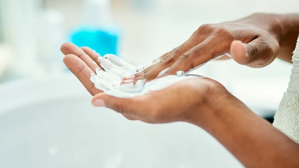 Temizlikle ilgili bildiğiniz her şeyi unutun! Tek bir ürünle tüm evi pırıl pırıl yapabilirsiniz