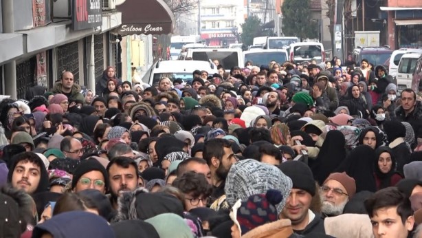 Foto - Tencere tabak geldi çocuk gitti! Görülmemiş indirim çılgınlığı