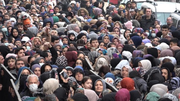 Tencere tabak geldi çocuk gitti! Görülmemiş indirim çılgınlığı