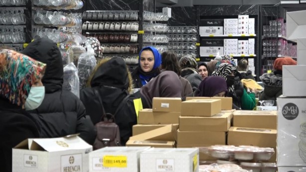 Foto - Tencere tabak geldi çocuk gitti! Görülmemiş indirim çılgınlığı