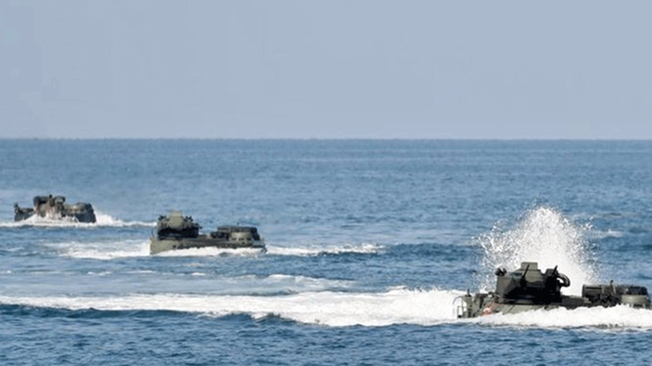 Foto - Tepki çeken tatbikat: Ada çevresini kuşattılar!