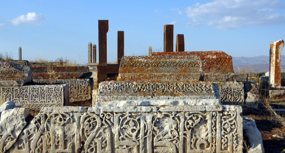 Foto - Tepki çekti! 5 bin yıllık tarihi mezarlıkta bakın ne yaptılar