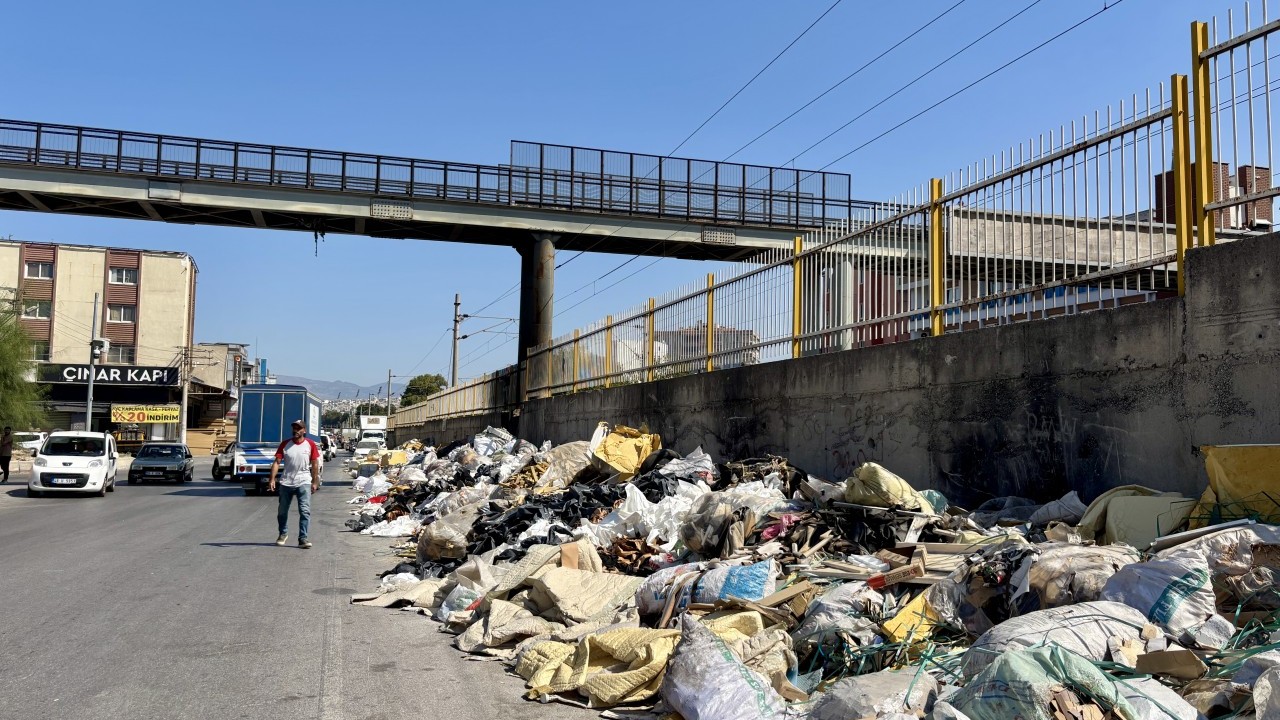 Tepkiler çığ gibi büyüdü! CHP toplayamadığı çöpleri yakıyor