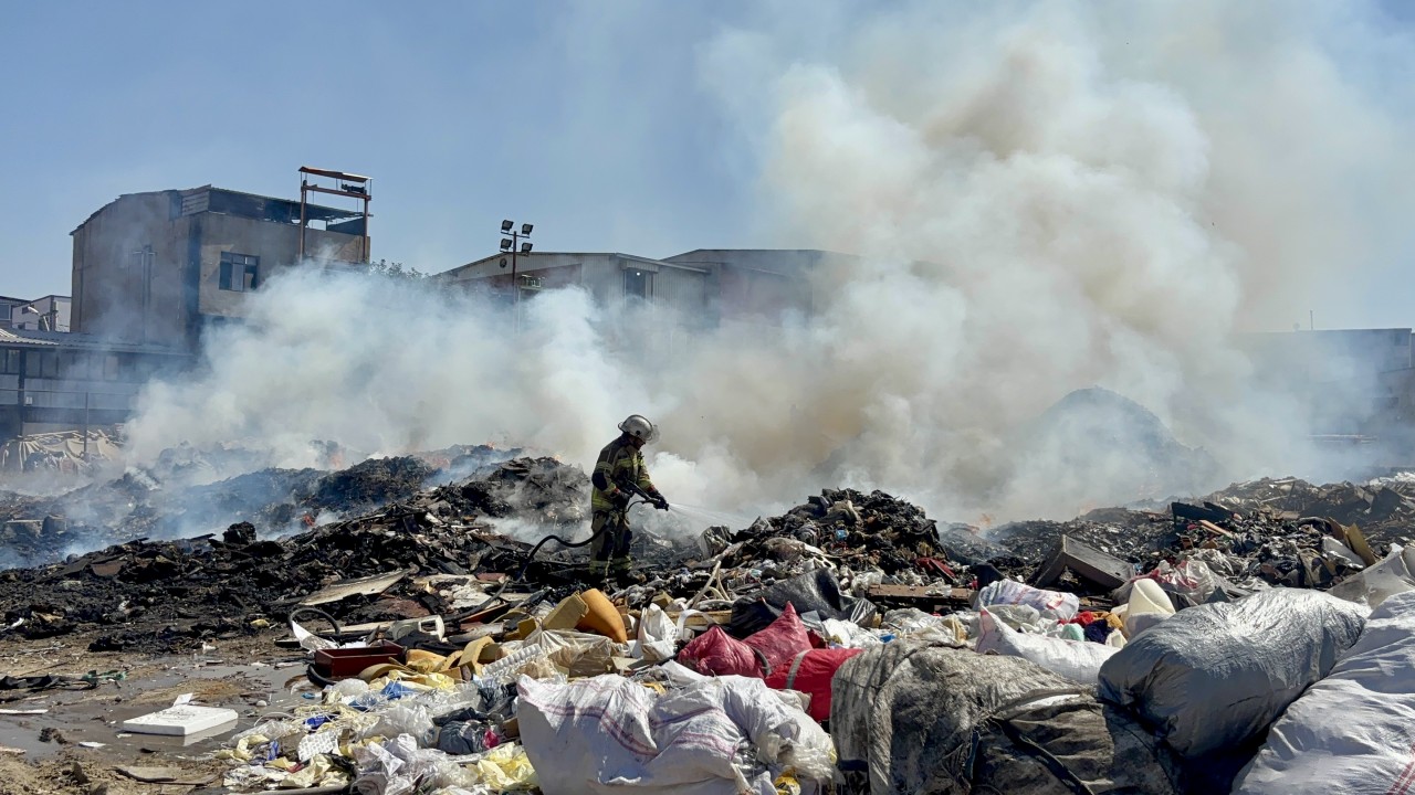 Foto - Tepkiler çığ gibi büyüdü! CHP toplayamadığı çöpleri yakıyor