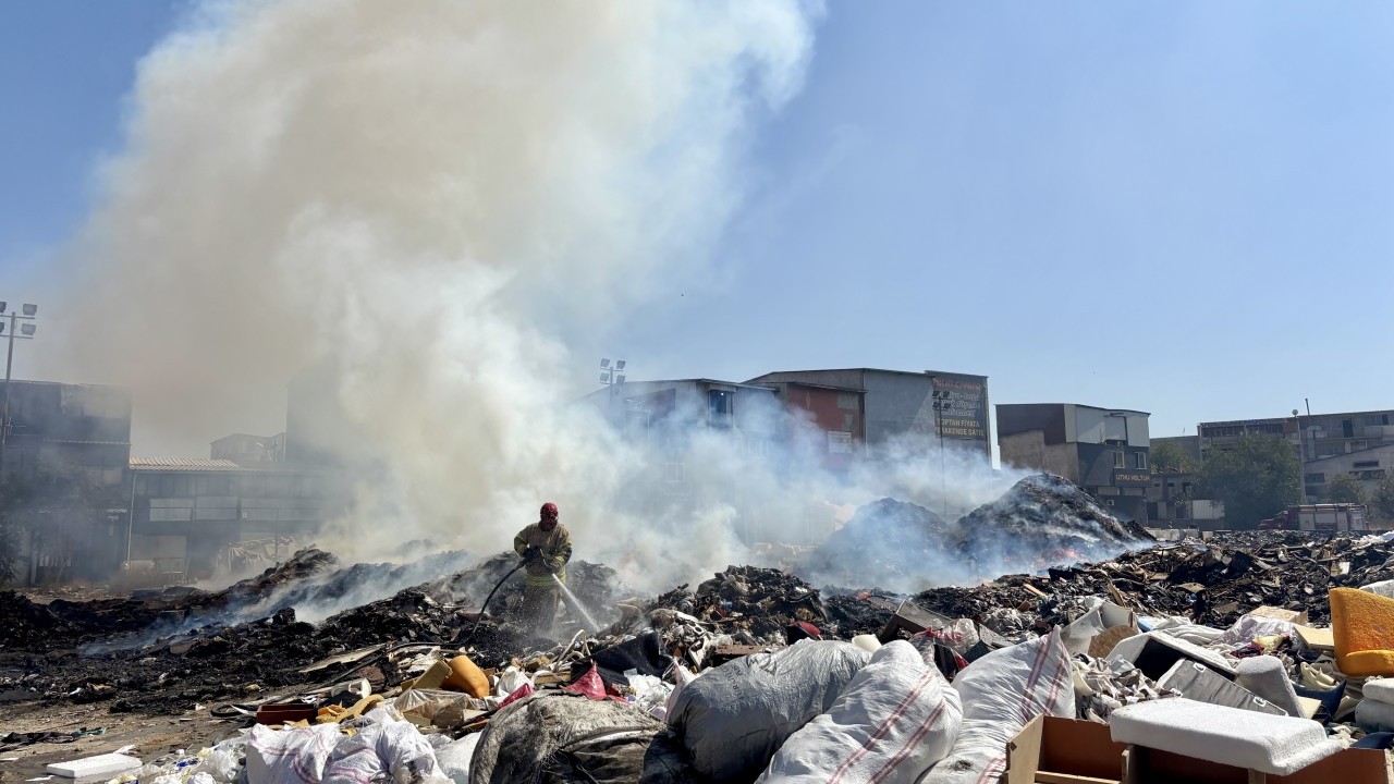Foto - Tepkiler çığ gibi büyüdü! CHP toplayamadığı çöpleri yakıyor
