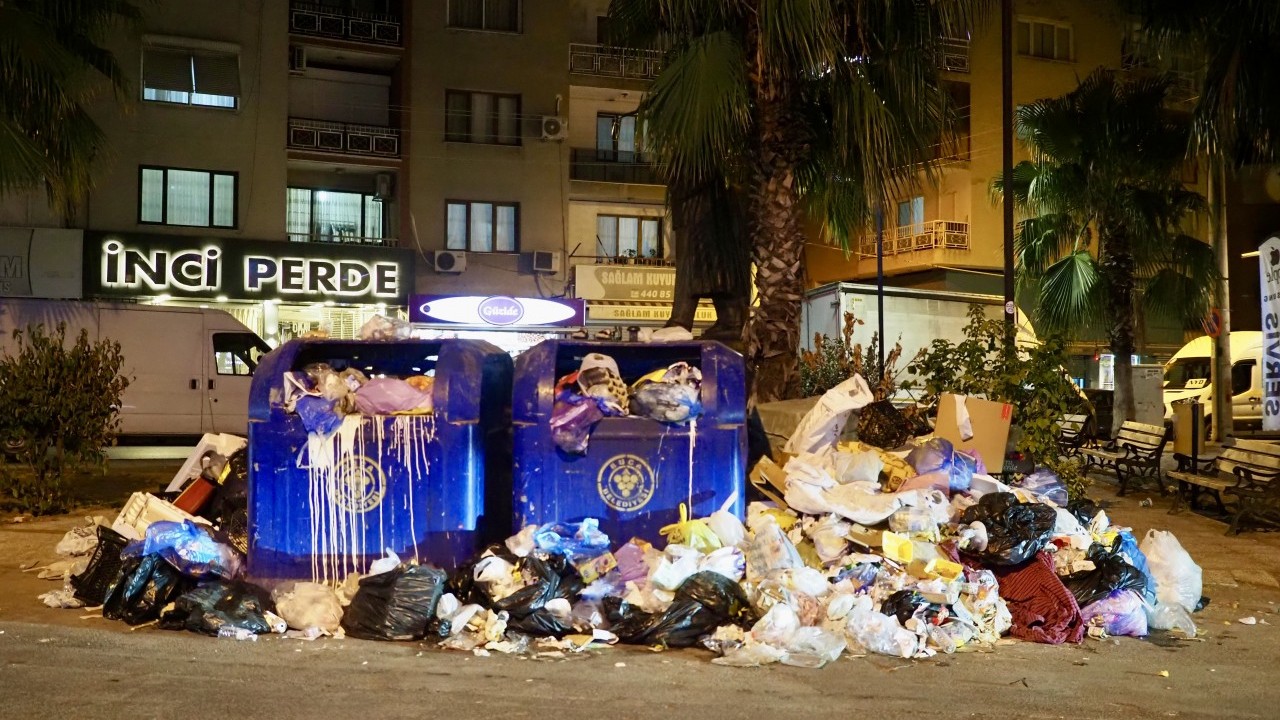 Foto - Tepkiler çığ gibi büyüdü! CHP toplayamadığı çöpleri yakıyor