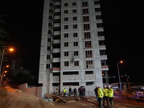 Foto - Teravihe giderken ceset buldular