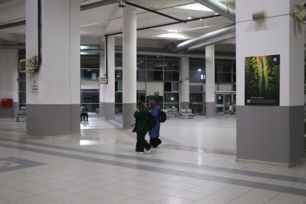 Foto - Terminale yeni yazıhane yapımına karşı çıkan esnaf kepenk kapattı