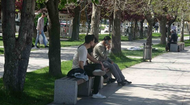Foto - Termometreler 32 dereceyi gösterince vatandaşlar parklara akın etti