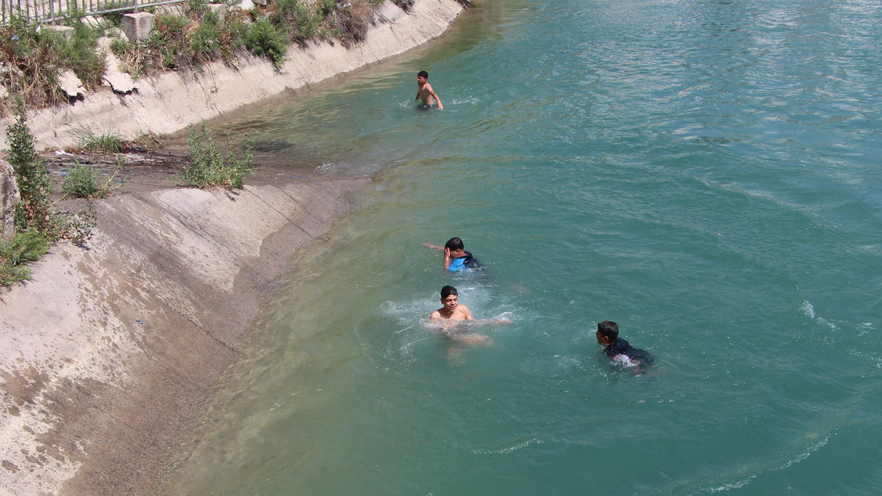 Foto - Termometreler 36 dereceyi gösterdi! Her yıl olduğu gibi bu sene de gençler tehlikeye kulaç attı