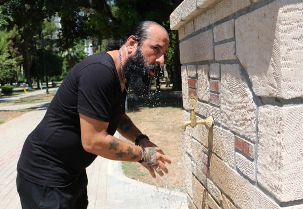 Foto - Termometreler 46 dereceyi gösterdi! Gölgede uyuyakalan vatandaşı öldü sandılar