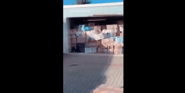 Foto - Terör destekçilerinden insanlık dışı manzara! Avrupa’nın beslediği PKK yandaşları depremzedelere gelecek yardımları ateşe verdi