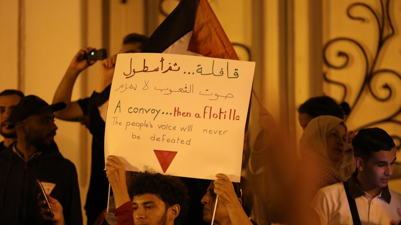 Foto - Terör devletine lanet yağıyor! Dünya Sumud Filosu için ayakta