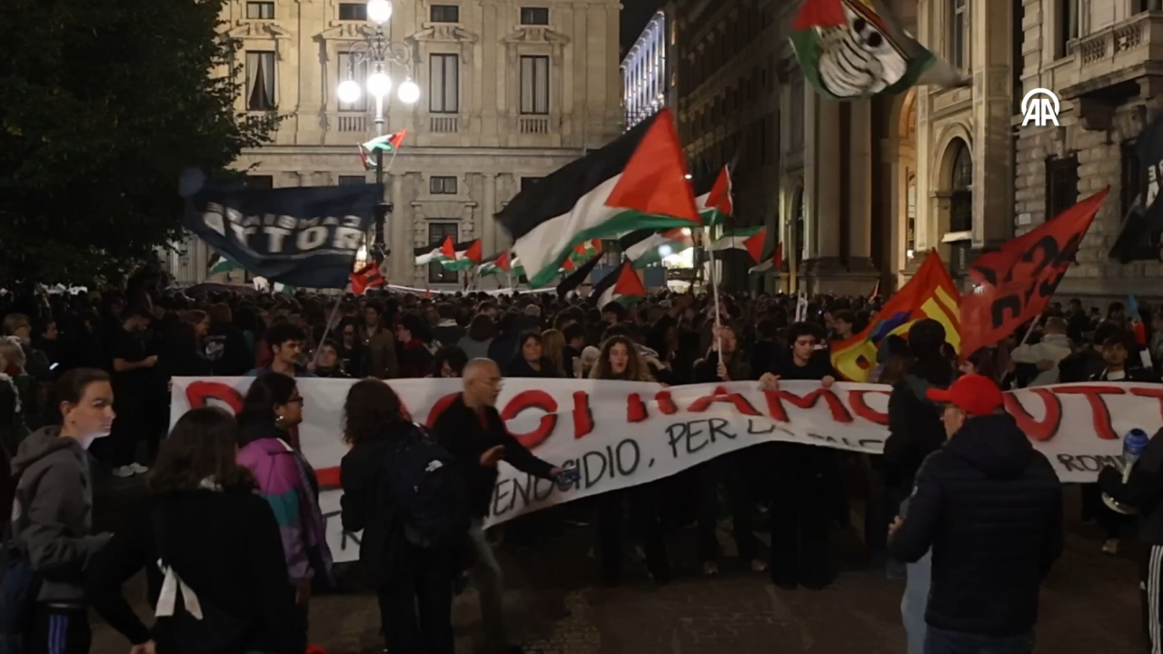 Foto - Terör devletine lanet yağıyor! Dünya Sumud Filosu için ayakta