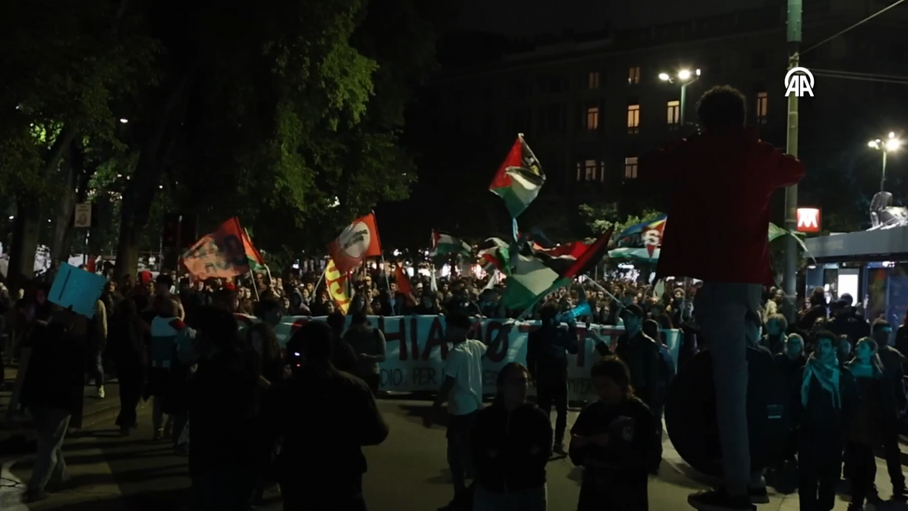 Foto - Terör devletine lanet yağıyor! Dünya Sumud Filosu için ayakta